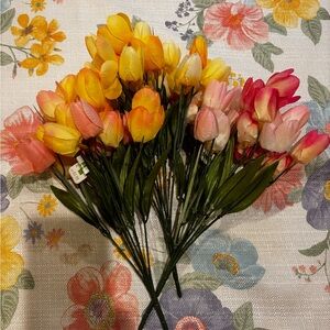 NWT Vibrant Tulip Bouquet - Pink and Yellow - 3 Piece Set